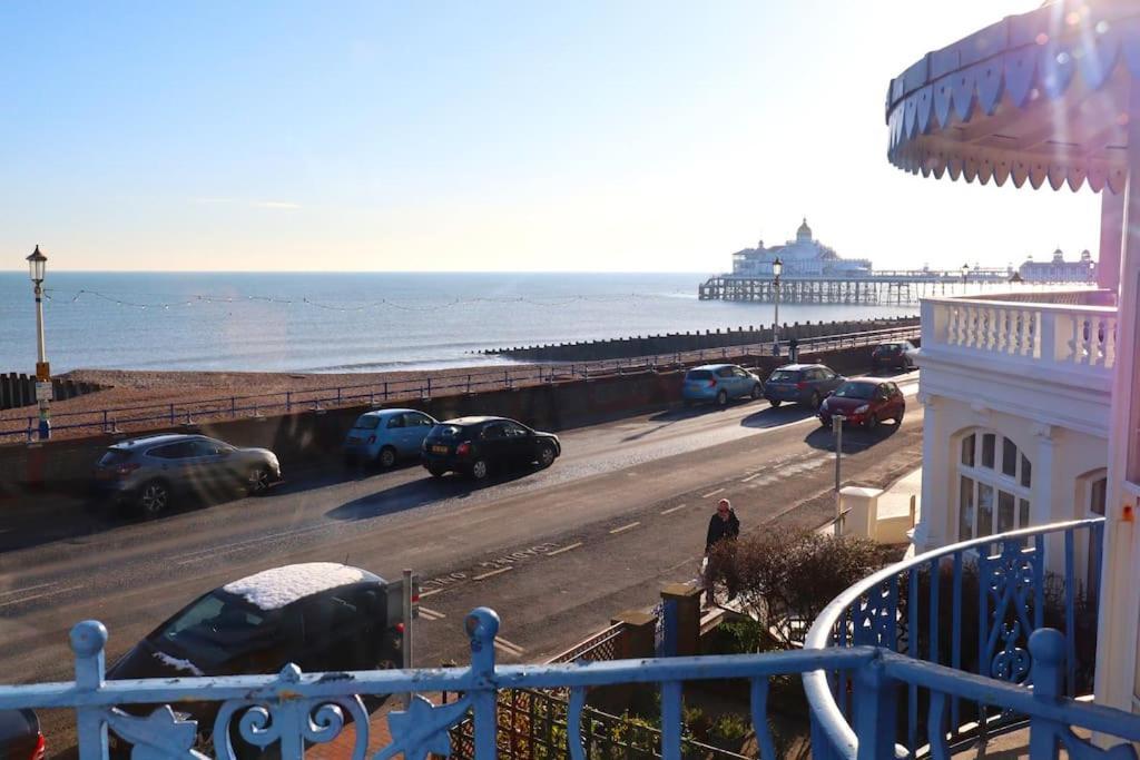 Sea View Retreat Apartment Истборн Екстериор снимка