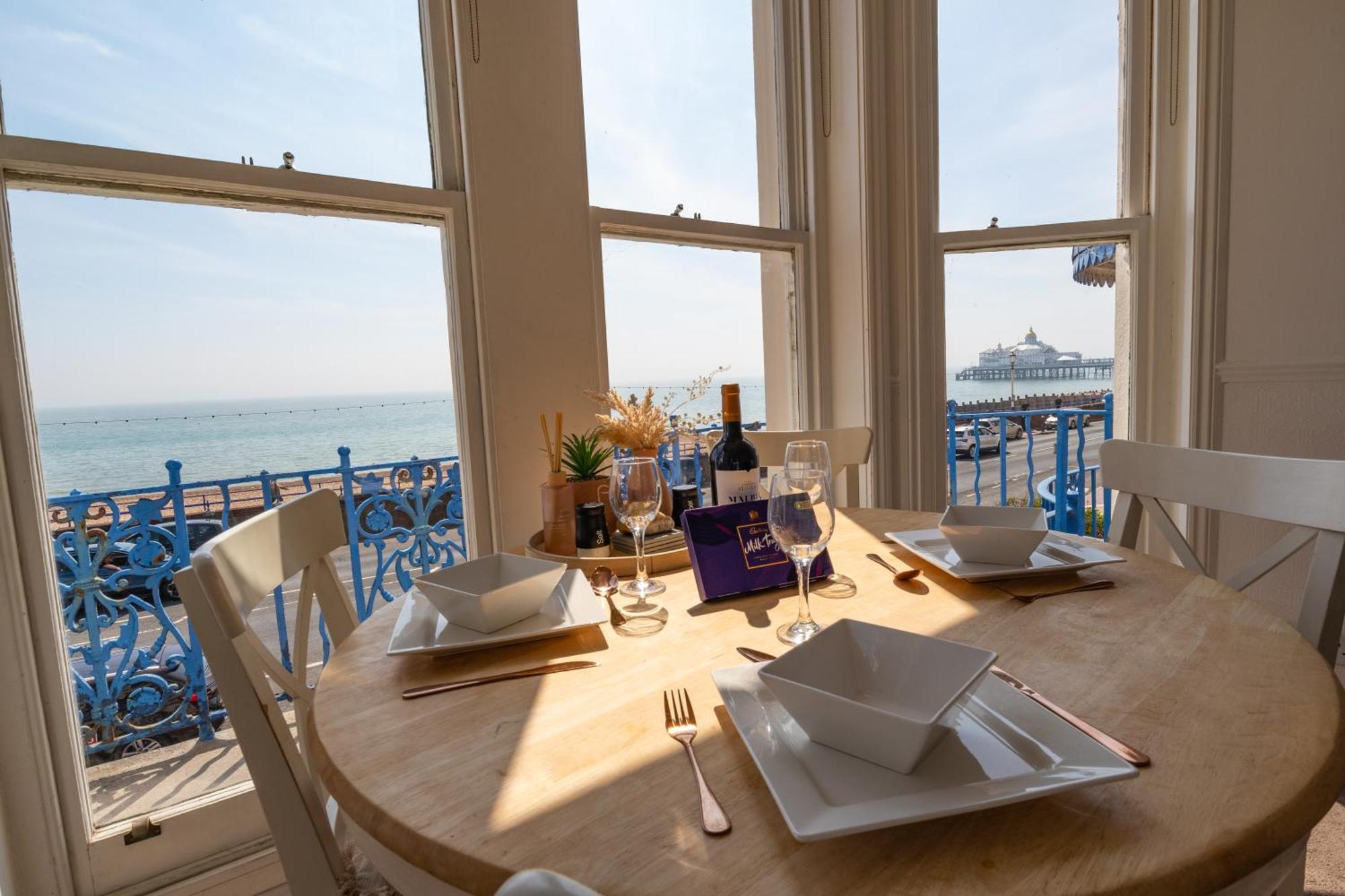 Sea View Retreat Apartment Истборн Екстериор снимка